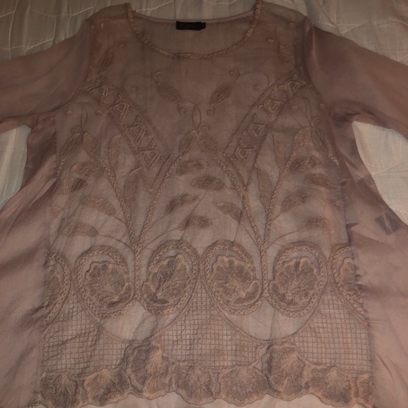 Delicate and ultra feminine blouse 🌷🌷🌷💕 - Picture 3 of 6